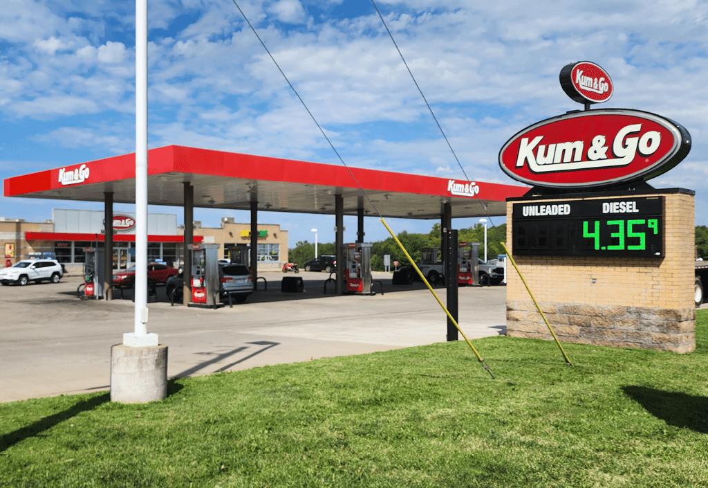ABSOLUTE TRIPLE NET-LEASED KUM & GO