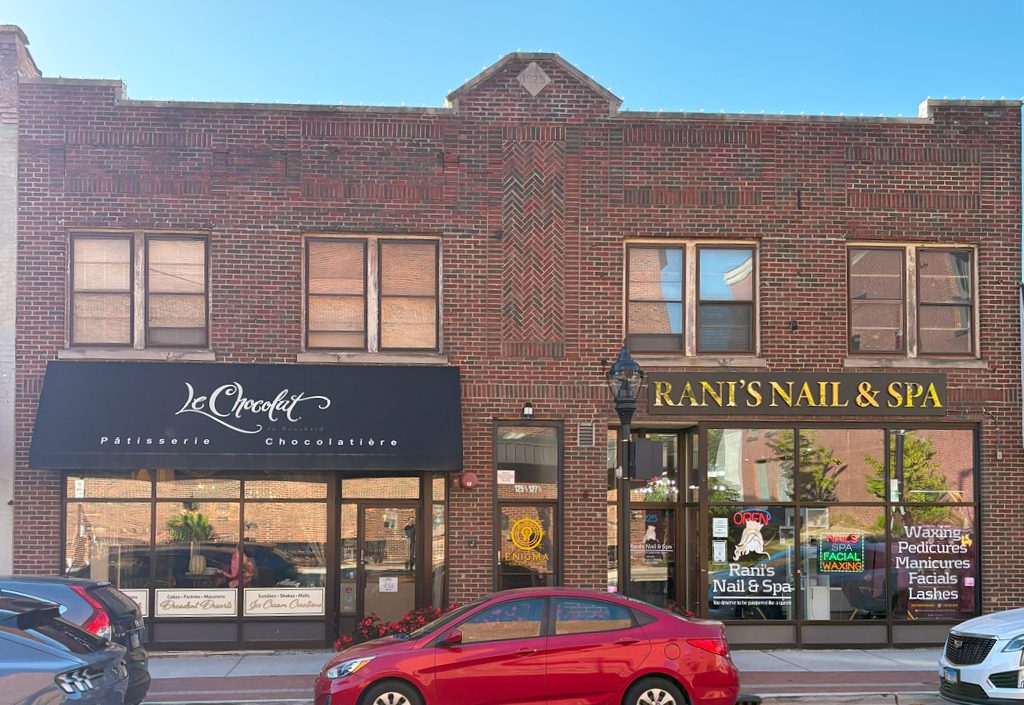 LE CHOCOLAT ANCHORED | DOWNTOWN NAPERVILLE