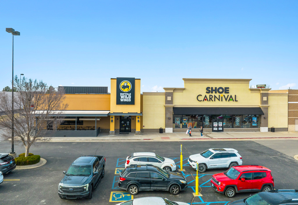 BUFFALO WILD WINGS & SHOE CARNIVAL CENTER