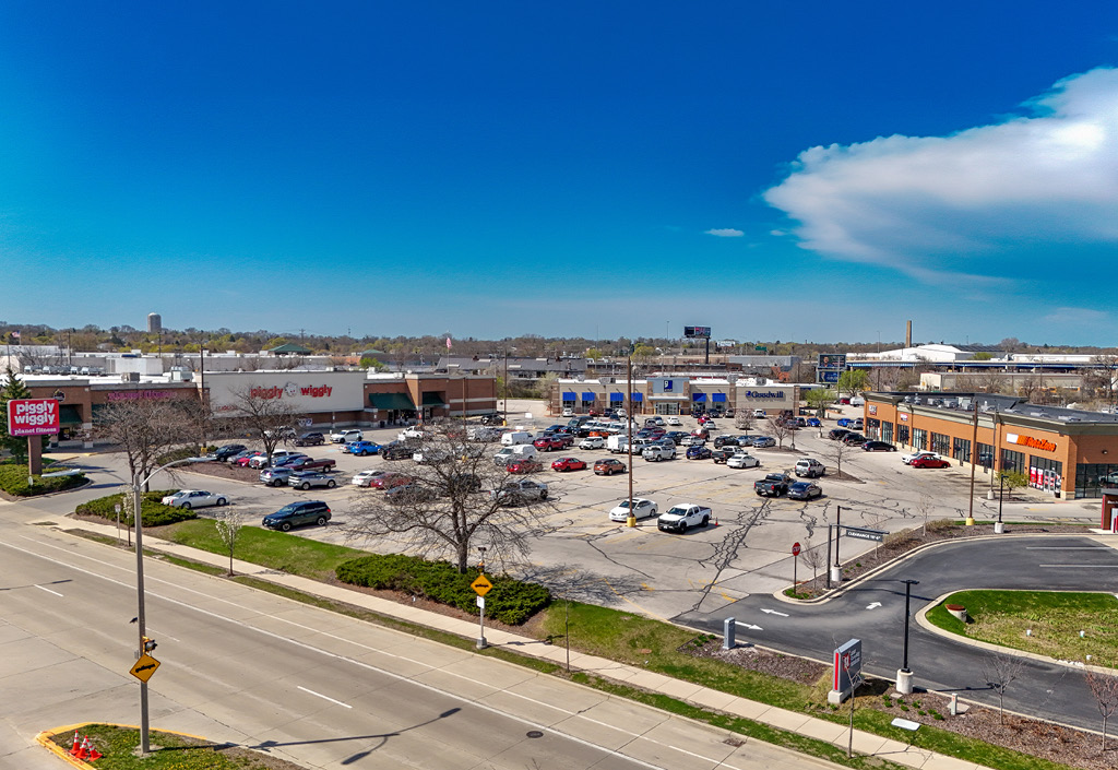 PIGGLY WIGGLY CENTER & THREE OUTLOTS